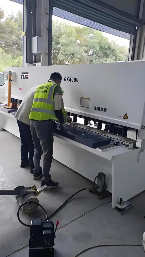 設備拆窗吊裝 大型設備搬運的創新解決方案